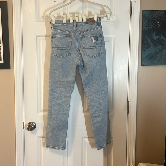 American Eagle Straight Leg Distressed  Jeans Size 2 - Picture 2 of 4